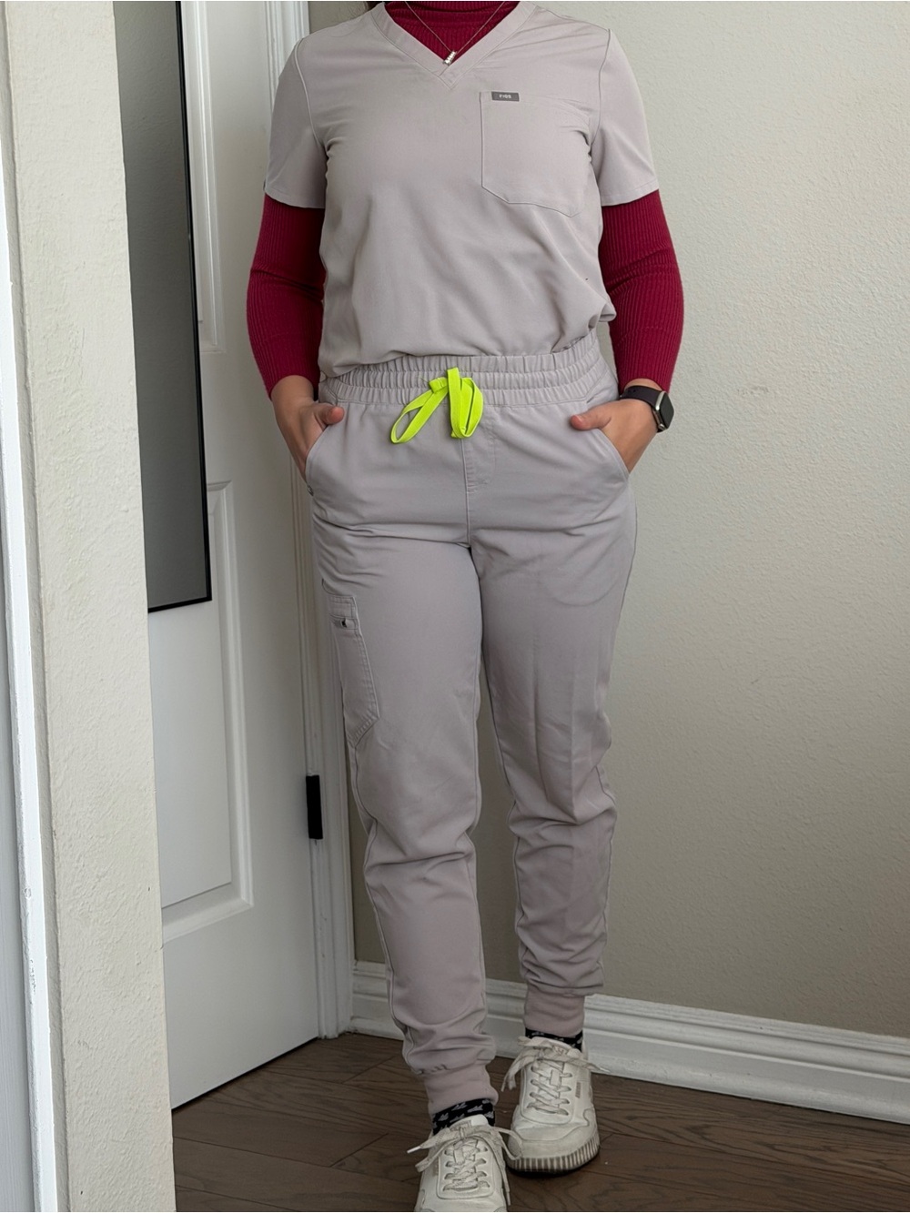 FIGS Slate scrub set Top & Jogger pants - Picture 7 of 7